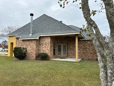Covered back patio for entertaining