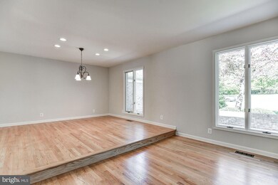 9832 Log House Ct, Gaithersburg, MD 20882 - photo 5