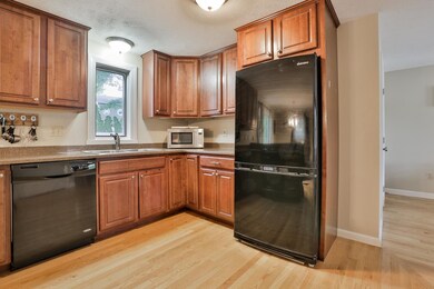 225 Crosbie St, Manchester, NH 03104 - photo 7