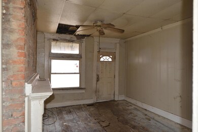 907 Living Room 2