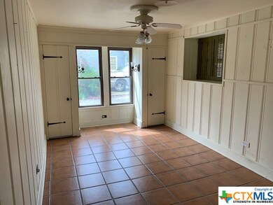 915 W Hopkins St, San Marcos, TX 78666 - photo 5