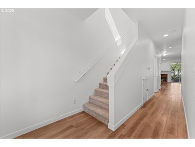 8243 NE Multnomah St, Portland, OR 97220 - photo 5