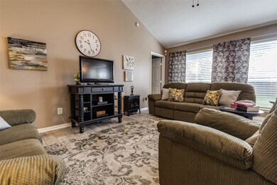 3207 Fox Run Dr, Alvin, TX 77511 - photo 7