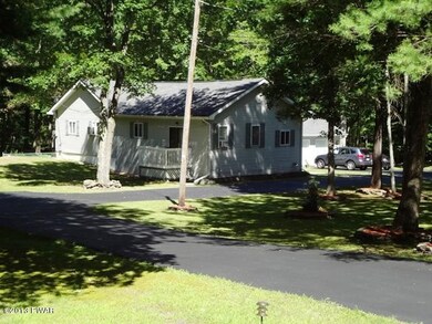 121 Clubhouse Dr, Hawley, PA 18428 - photo 5