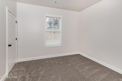 010-photo-bedroom-14239359
