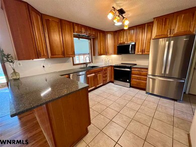 512 E 35th St, Scottsbluff, NE 69361 - photo 5