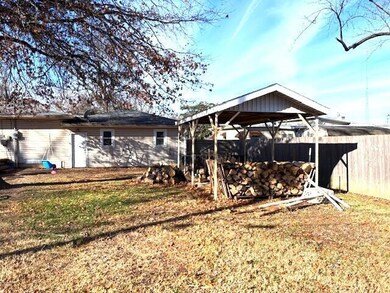 220 S Park Ave, Aurora, MO 65605 - photo 6