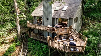 3 levels of decking to maximize outdoor lounging