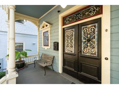 726 NW 22nd Ave, Portland, OR 97210 - photo 4