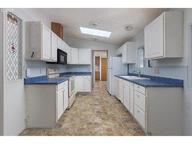 211 NE 70th St, Newport, OR 97365 - photo 5