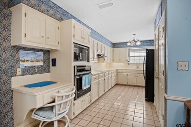 319 319 Amberwood Cir, Tyler, TX 75701 - photo 5