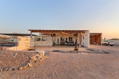 Detached Casita W/Outdoor Kitchen
