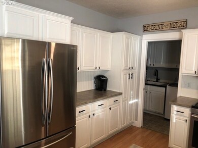 6684 Simeon Dr, Springfield, OR 97478 - photo 5