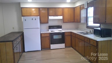 321 Connelly Springs Rd unit A, Lenoir, NC 28645 - photo 4