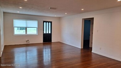 1409 N. Fiske -  Living Room (Entry)