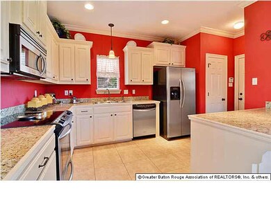 Granite counter-tops, stainless steel appliances, 