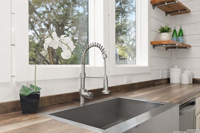 2301 Wegner Rd unit B, New Braunfels, TX 78132 - photo 7