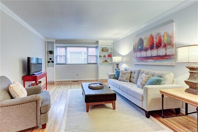 Oversized center window with 2 smaller windows - b