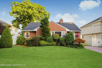 Welcome to 915 Carlton Blvd!
