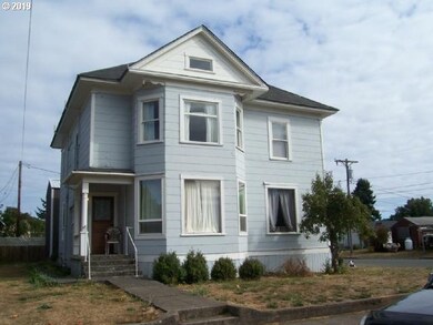 131 Ash St, Myrtle Point, OR 97458 - photo 3