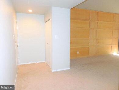 1621 Parkcrest Cir unit 301, Reston, VA 20190 - photo 2