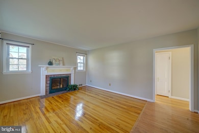 10485 Scaggsville Rd, Laurel, MD 20723 - photo 2