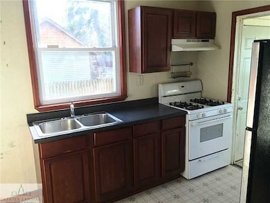324 Huron St, Lansing, MI 48915 - photo 6