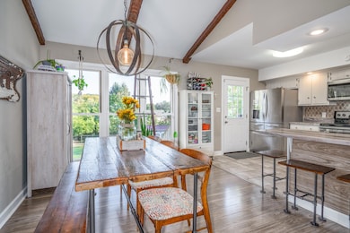 913 Kenny Way Dining 1