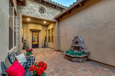 PRIVATE COUTYARD