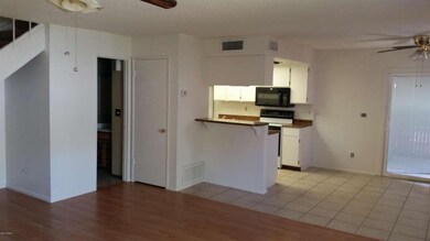 Gret Room is open to Kit & Din Area