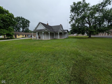 204 S Lafayette St, Cloverdale, IN 46120 - photo 3