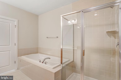 9523 Bastille St unit 207, Fairfax, VA 22031 - photo 6