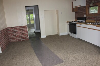 Kitchen & Eating Area