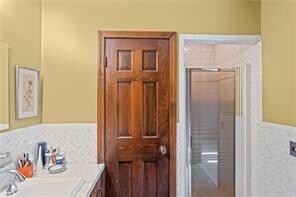 1st floor bath/shower