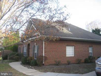 180 Carriage Chase Cir, Warrenton, VA 20186 - photo 2