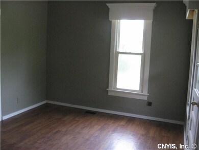 Family Room Very nice room lots of lighting