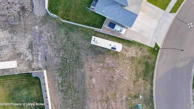 1814 Sunrise Dr, Dickinson, ND 58601 - photo 6