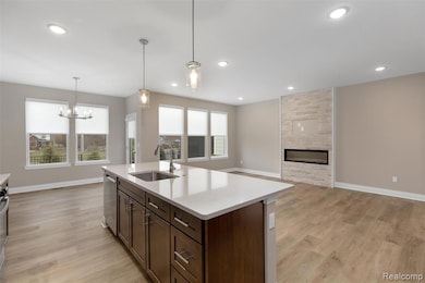 807 Balmoral Ln, Troy, MI 48085 - photo 4