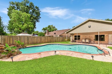 7422 Ashmole Ln, Houston, TX 77088 - photo 3