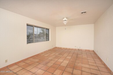 Living Room/Entry