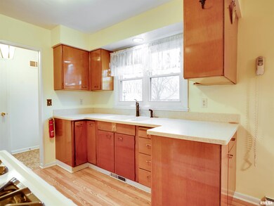 1716 Monterey Ct, Bettendorf, IA 52722 - photo 2