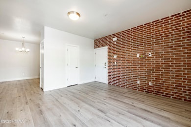 007_170_east_belmont_avenue004_461