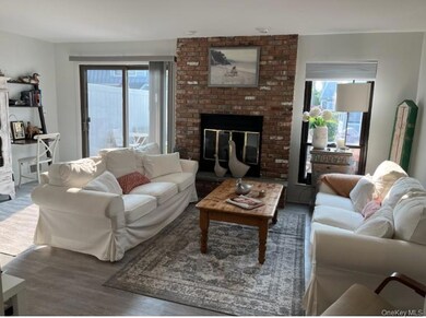 50 Hubbard Ln unit 14, Southampton, NY 11968 - photo 4