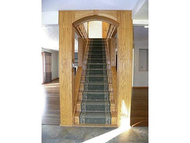 Entry/Foyer.
