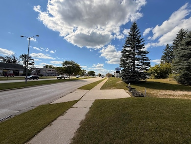 2346 W Washington St, West Bend, WI 53095 - photo 5