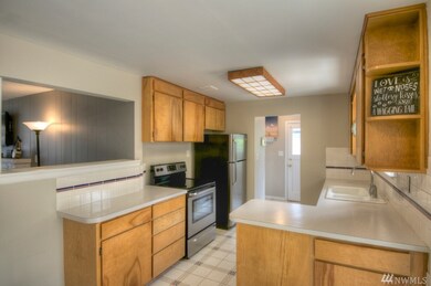 8324 33rd St W, University Place, WA 98466 - photo 3