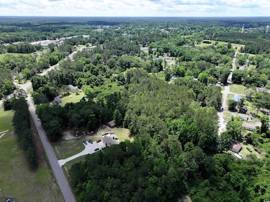 Birds eye view of property featuring a forest view