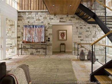 Entry/Foyer.