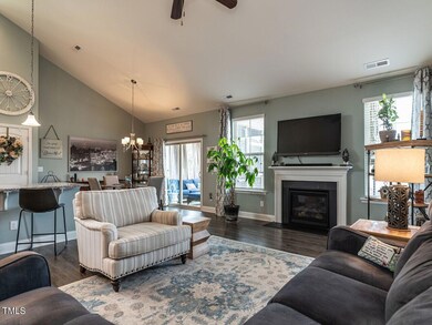 007-1280x960-family-room