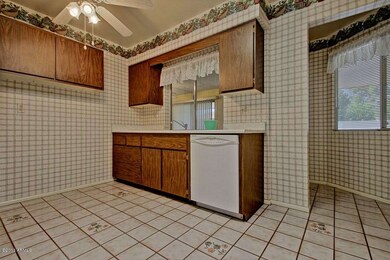 10921 W Thunderbird Blvd unit 136, Sun City, AZ 85351 - photo 7